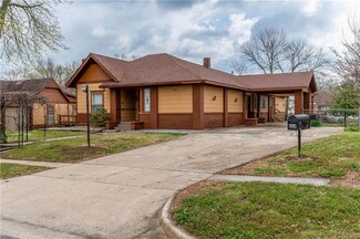 604 N Main St, Nevada, MO 64772