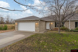 223 223 Lakeview Dr, Eagle Lake, MN 56024