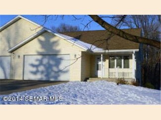 w 7824 Maple Dr, Onalaska, WI 54650