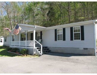 90 Harmons Creek Rd, Poca, WV 25159