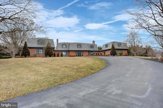 9383 Oyer Dr, Waynesboro, PA 17268