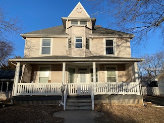 710 Market St, Henry, IL 61537
