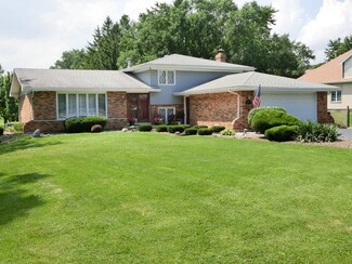16640 Gaynelle Rd, Tinley Park, IL 60477