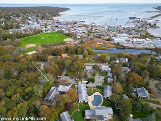 11 Macs Ln, Tisbury, MA 02568