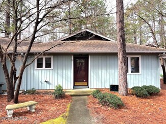 4 Garden Villa Dr, Pinehurst, NC 28374