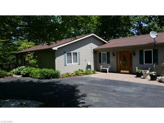 1565 Sugar Creek Dr, Roaming Shores, OH 44084