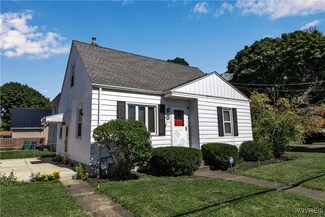 8318 Frontier Ave, Niagara Falls, NY 14304