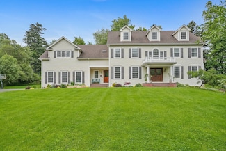 22 Woodbine Rd, Woodbridge, CT 06525