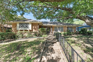 2118 Wooded Acres Dr, Waco, TX 76710