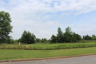 185 Stonegate Dr, Albany, GA 31721