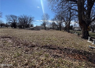 604,608 W Pine St, Weir, KS 66781