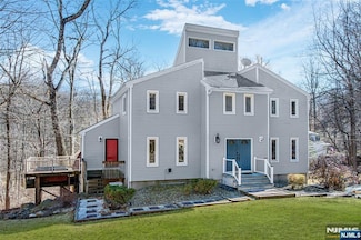 255 E Mountain Rd, Sparta, NJ 07871