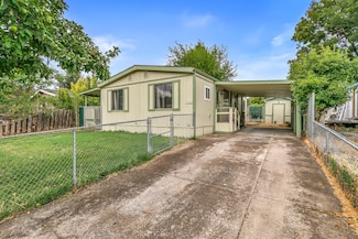 558 Meadow Ln, Eagle Point, OR 97524