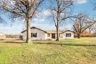 10400 NW 15th Dr, Yukon, OK 73099
