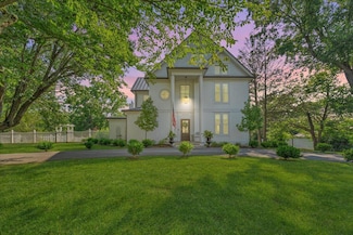 1221 Oakwood St, Bedford, VA 24523