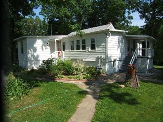 34W548 Courier Ave, Saint Charles, IL 60174