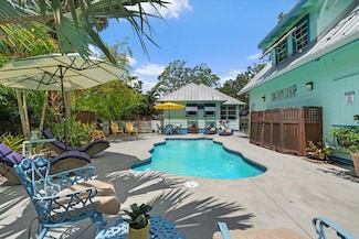 111 29th St W, Bradenton, FL 34205