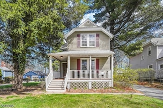 699 Riverview Dr, Totowa, NJ 07512