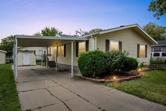 121 Polopony Ct, Iowa City, IA 52240