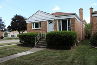 2301 Forest Ave, Riverside, IL 60546