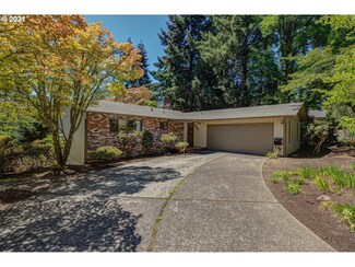 5706 SW Gillcrest Ct, Portland, OR 97221