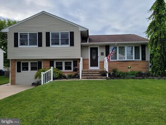 7 Lexington Rd, Bordentown, NJ 08505