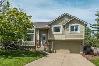 400 Hawthorn Cir, Pleasant Hill, IA 50327
