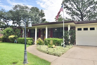 22 10th St, Shalimar, FL 32579