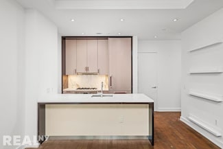 261 W 25th St Unit 8A, New York, NY 10001