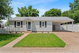 105 Gardner St, Waterloo, IL 62298