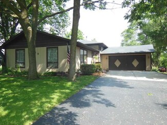 333 Mary Ann Dr, Somonauk, IL 60552