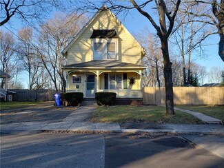23 Sunset Ave, West Warwick, RI 02893