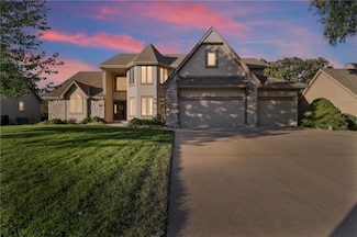 2436 NW Valley View Dr, Lees Summit, MO 64081