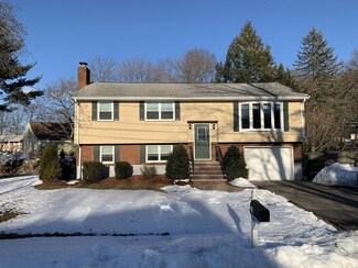 14 Exeter Dr, Woburn, MA 01801