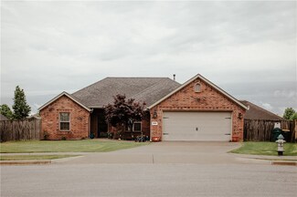 800 E Marietta Ct, Rogers, AR 72758