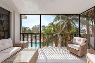 6825 Grenadier Blvd Unit 102, Naples, FL 34108