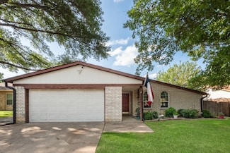 207 Hallmark Dr, Arlington, TX 76011