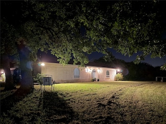 522 W 7th St, Weatherford, TX 76086