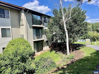 32 Spring Ct, Charlottesville, VA 22901