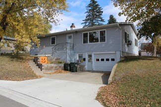 302 Elm St N, Sauk Centre, MN 56378