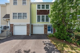 935 Cardiff Ct, Schaumburg, IL 60194