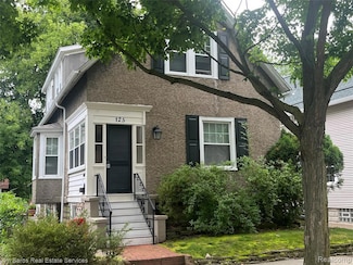 125 Muir Rd, Grosse Pointe Farms, MI 48236