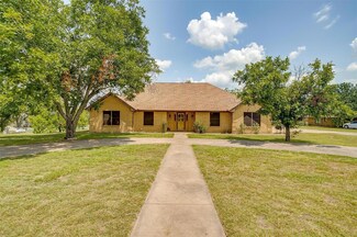 112 Oakwood Dr, Weatherford, TX 76086