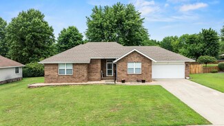 515 E Charles St, Republic, MO 65738