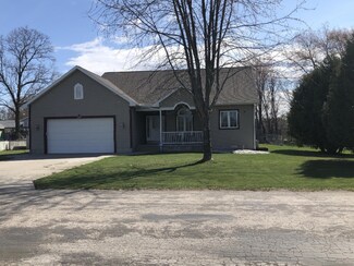 1330 Holiday St, Muskegon, MI 49442