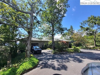200 Longview Dr, Blowing Rock, NC 28605