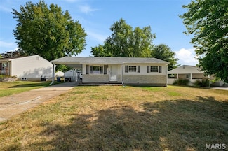 12068 Charleston Dr, Maryland Heights, MO 63043