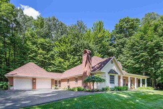 758 Heather Dr, Harbor Springs, MI 49740