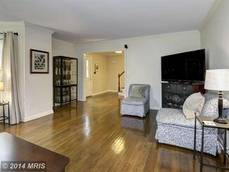 8716 Eggert Dr, Bethesda, MD 20817