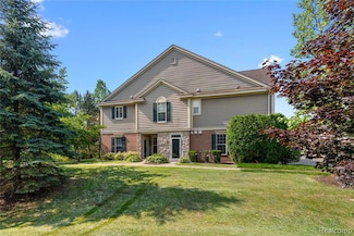 2065 Pinecroft Dr Unit 201, Canton, MI 48188